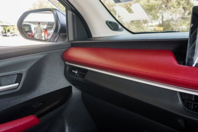 TOYOTA YARIS ATIV 1.2 PREMIUM LUXURY AT ปี2022 จด2023 (งพ8945)