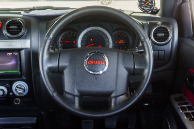 ISUZU D-MAX 2.5 D-CAB HI-LANDER X-SERIES SUPER TITANIUM NAVI MT ปี2011 (ญณ1106)