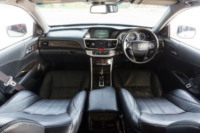 HONDA ACCORD 2.0 EL AT ปี2013 (กว6616)