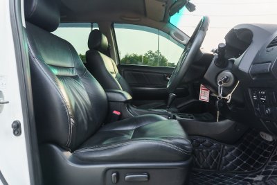 TOYOTA FORTUNER 2.5 V AT ปี2015 (กต719)