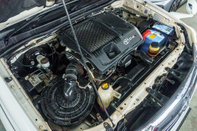 TOYOTA FORTUNER 2.5 V AT ปี2015 (กต719)