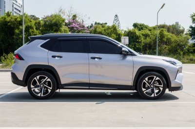 TOYOTA YARIS CROSS 1.5 HEV PREMIUM LUXURY ปี2024 (5ขต2272)