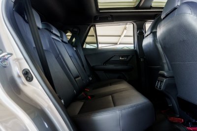 TOYOTA YARIS CROSS 1.5 HEV PREMIUM LUXURY ปี2024 (5ขต2272)