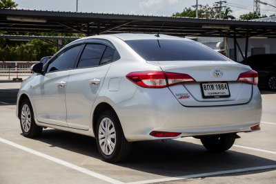 TOYOTA YARIS ATIV 1.2 J AT ปี 2019 (8กท1864)