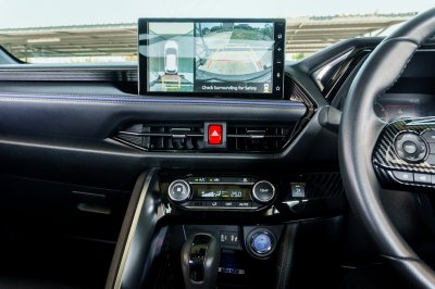 TOYOTA YARIS CROSS 1.5 HEV PREMIUM LUXURY ปี2024 (5ขต2272)