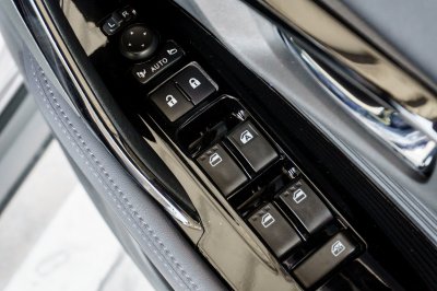 TOYOTA YARIS CROSS 1.5 HEV PREMIUM LUXURY ปี2024 (5ขต2272)