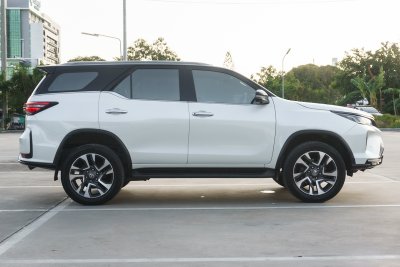 TOYOTA FORTUNER 2.4 LEGENDER ปี2021 (9กฬ5222)