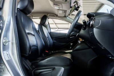 MAZDA 2 1.3 HIGH CONNECT ปี2018 (กษ2816)