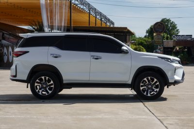 TOYOTA FORTUNER 2.4 LEADER V ปี2024 (กบ6354)