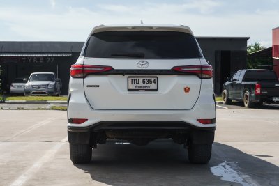 TOYOTA FORTUNER 2.4 LEADER V ปี2024 (กบ6354)