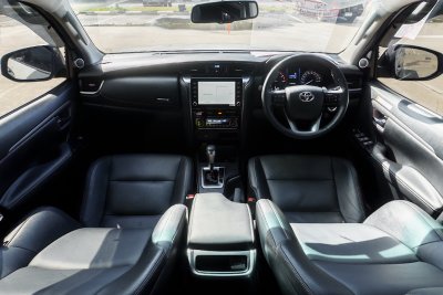 TOYOTA FORTUNER 2.4 LEADER V ปี2024 (กบ6354)