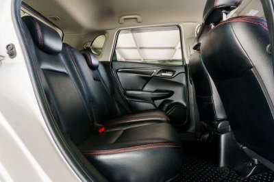 HONDA JAZZ 1.5 GK V+ AT ปี2017 (7กท1671)