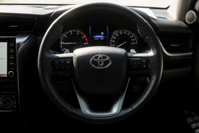 TOYOTA FORTUNER 2.4 LEADER V ปี2024 (กบ6354)