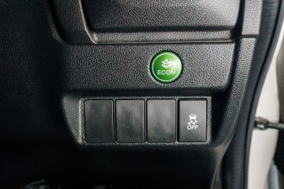 HONDA JAZZ 1.5 GK V+ AT ปี2017 (7กท1671)