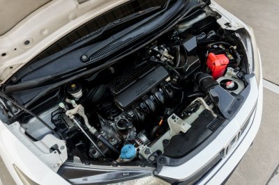 HONDA JAZZ 1.5 GK V+ AT ปี2017 (7กท1671)