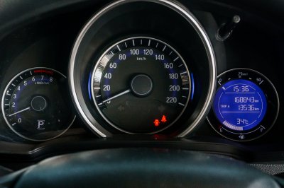 HONDA JAZZ 1.5 GK V+ AT ปี2017 (7กท1671)