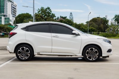 HONDA HR-V 1.8 EL ปี2019 (8กถ6742)
