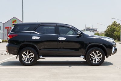 TOYOTA FORTUNER 2.4 V ปี2018 (8กฐ8695)