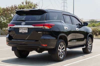 TOYOTA FORTUNER 2.4 V ปี2018 (8กฐ8695)