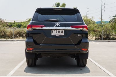 TOYOTA FORTUNER 2.4 V ปี2018 (8กฐ8695)