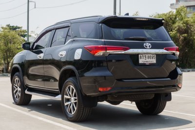 TOYOTA FORTUNER 2.4 V ปี2018 (8กฐ8695)