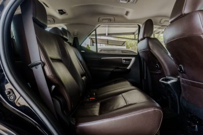 TOYOTA FORTUNER 2.4 V ปี2018 (8กฐ8695)