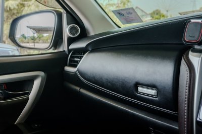 TOYOTA FORTUNER 2.4 V ปี2018 (8กฐ8695)
