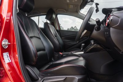 MAZDA 2 1.3 STANDARD AT ปี 2016 (5กฎ9824)