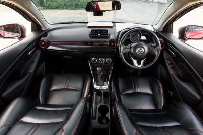 MAZDA 2 1.3 STANDARD AT ปี 2016 (5กฎ9824)