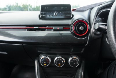 MAZDA 2 1.3 STANDARD AT ปี 2016 (5กฎ9824)