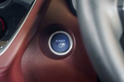 TOYOTA COROLLA CROSS 1.8 HYBRID PREMIUM SAFETY AT ปี2020 (2กท160)