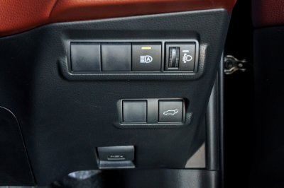 TOYOTA COROLLA CROSS 1.8 HYBRID PREMIUM SAFETY AT ปี2020 (2กท160)