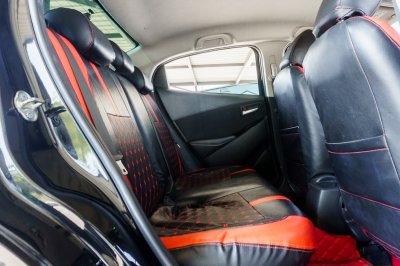 MAZDA 2 1.3 HIGH CONNECT AT ปี2017 (6กว9018)