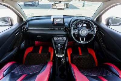 MAZDA 2 1.3 HIGH CONNECT AT ปี2017 (6กว9018)