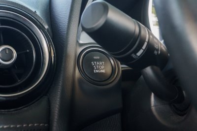 MAZDA 2 1.3 HIGH CONNECT AT ปี2017 (6กว9018)