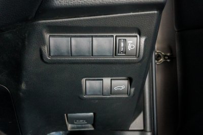 TOYOTA COROLLA CROSS 1.8 HYBRID PREMIUM AT ปี 2020 (4ขศ1268)