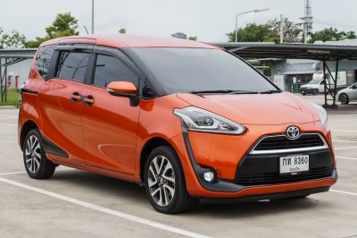 TOYOTA SIENTA 1.5 V ปี2017 (กท8360)