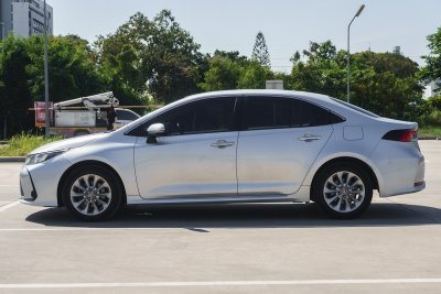 TOYOTA ALTIS 1.6 G AT ปี2019 (9กด8976)