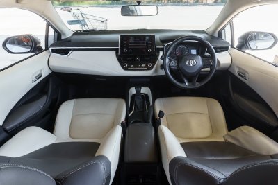 TOYOTA ALTIS 1.6 G AT ปี2019 (9กด8976)