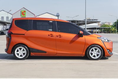 TOYOTA SIENTA 1.5 V ปี2017 จด2018 (7กช2161)