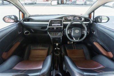 TOYOTA SIENTA 1.5 V ปี2017 จด2018 (7กช2161)