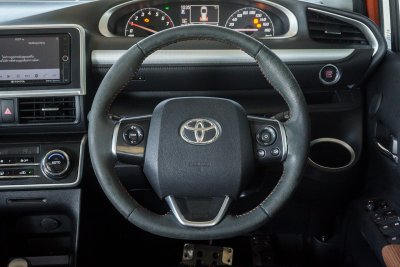 TOYOTA SIENTA 1.5 V ปี2017 จด2018 (7กช2161)