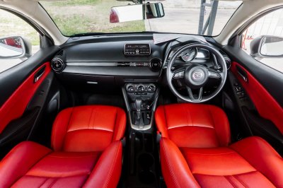 MAZDA 2 1.3 STANDARD (5ประตู) ปี2018 (8กฐ4335)
