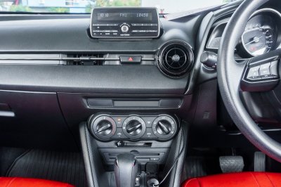 MAZDA 2 1.3 STANDARD (5ประตู) ปี2018 (8กฐ4335)