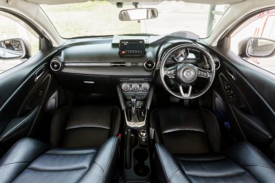 MAZDA 2 1.3 HIGH CONNECT ปี2018 (8กข6744)