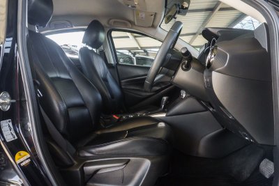 MAZDA 2 1.3 SPORT HIGH CONNECT AT ปี 2017 (6กผ2879)