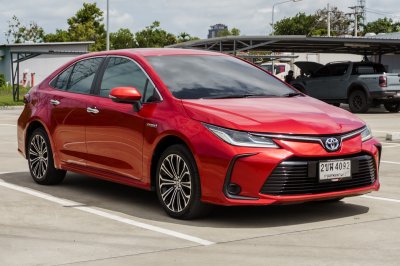 TOYOTA COROLLA ALTIS 1.8 HYBRID PREMIUM ปี2022 (2ขฬ4092)