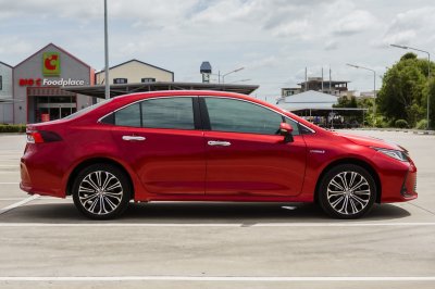 TOYOTA COROLLA ALTIS 1.8 HYBRID PREMIUM ปี2022 (2ขฬ4092)