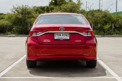 TOYOTA COROLLA ALTIS 1.8 HYBRID PREMIUM ปี2022 (2ขฬ4092)