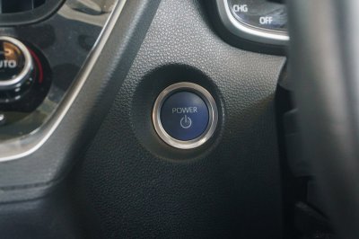 TOYOTA COROLLA CROSS 1.8 HYBRID PREMIUM SAFETY ปี2021 (1ขษ4442)